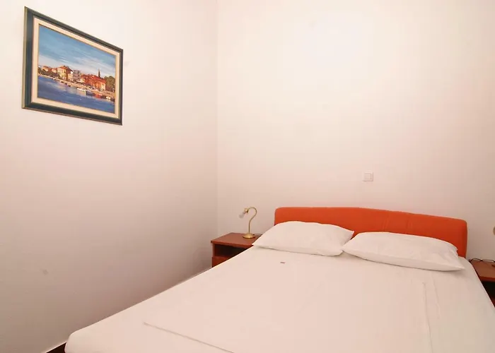 Urem דירה ביוגראד נה מורו